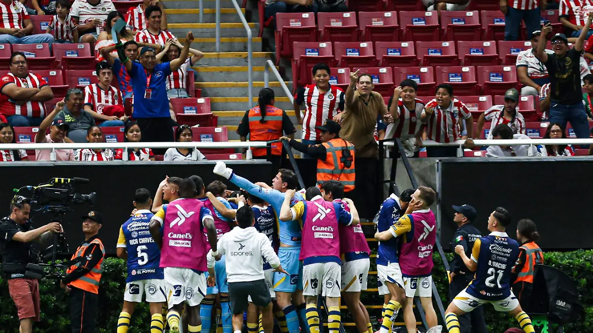 Atlético de San Luis vs chivas (6)